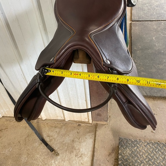 Practically new! English Saddle Close Contact Jump Saddle Changeable gullet 17” - Picture 5 of 16